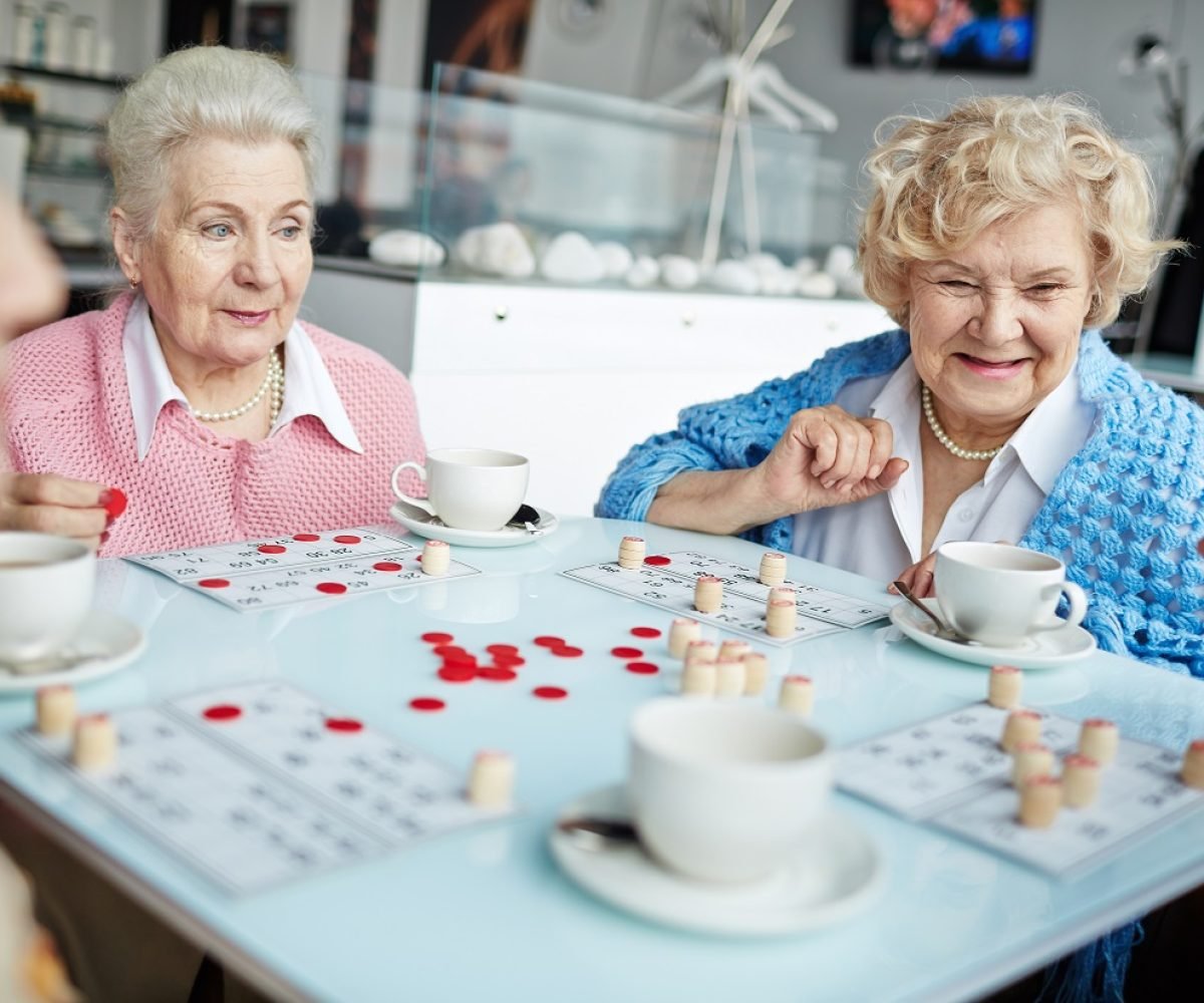 Seniors playing lotto at leisure in cafe